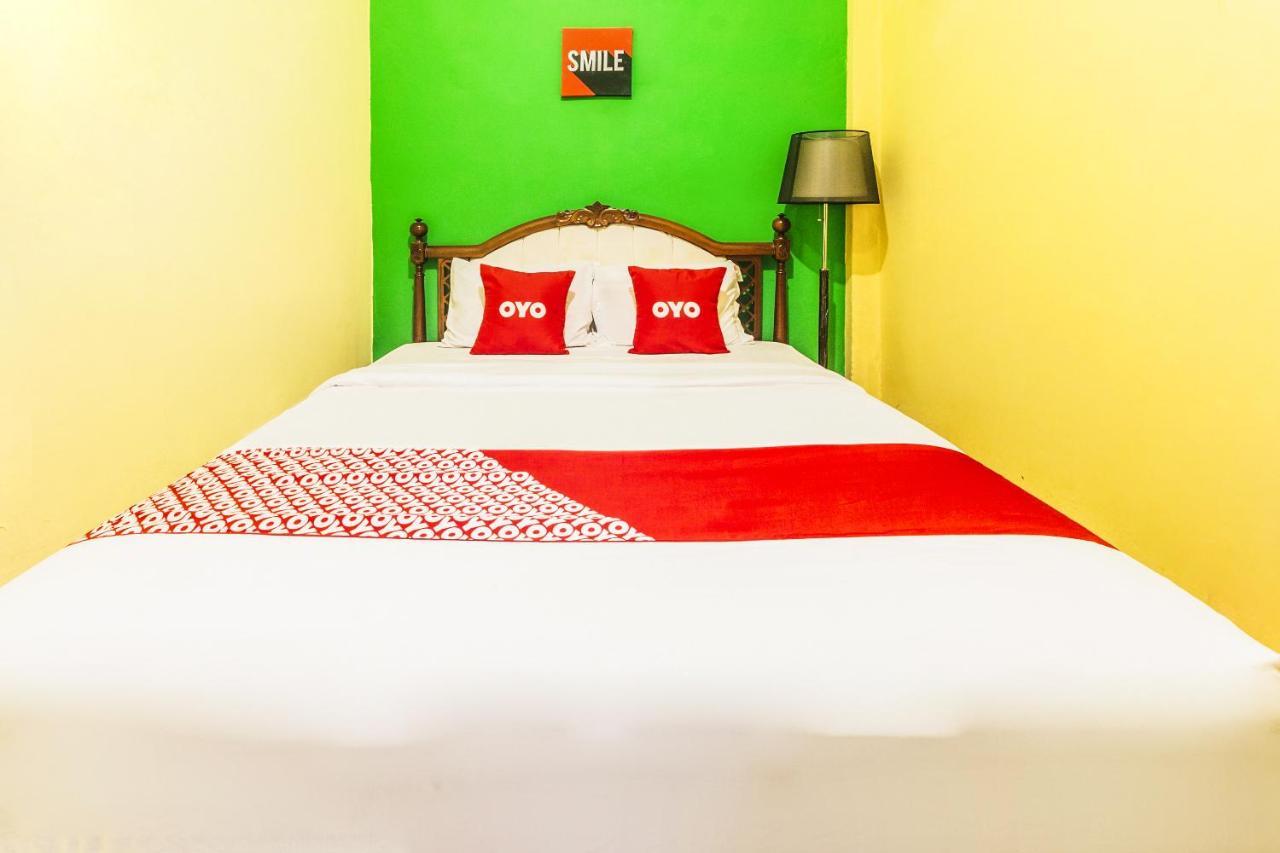 Oyo 2165 Alyah Guest House Syariah Ambon Exterior foto