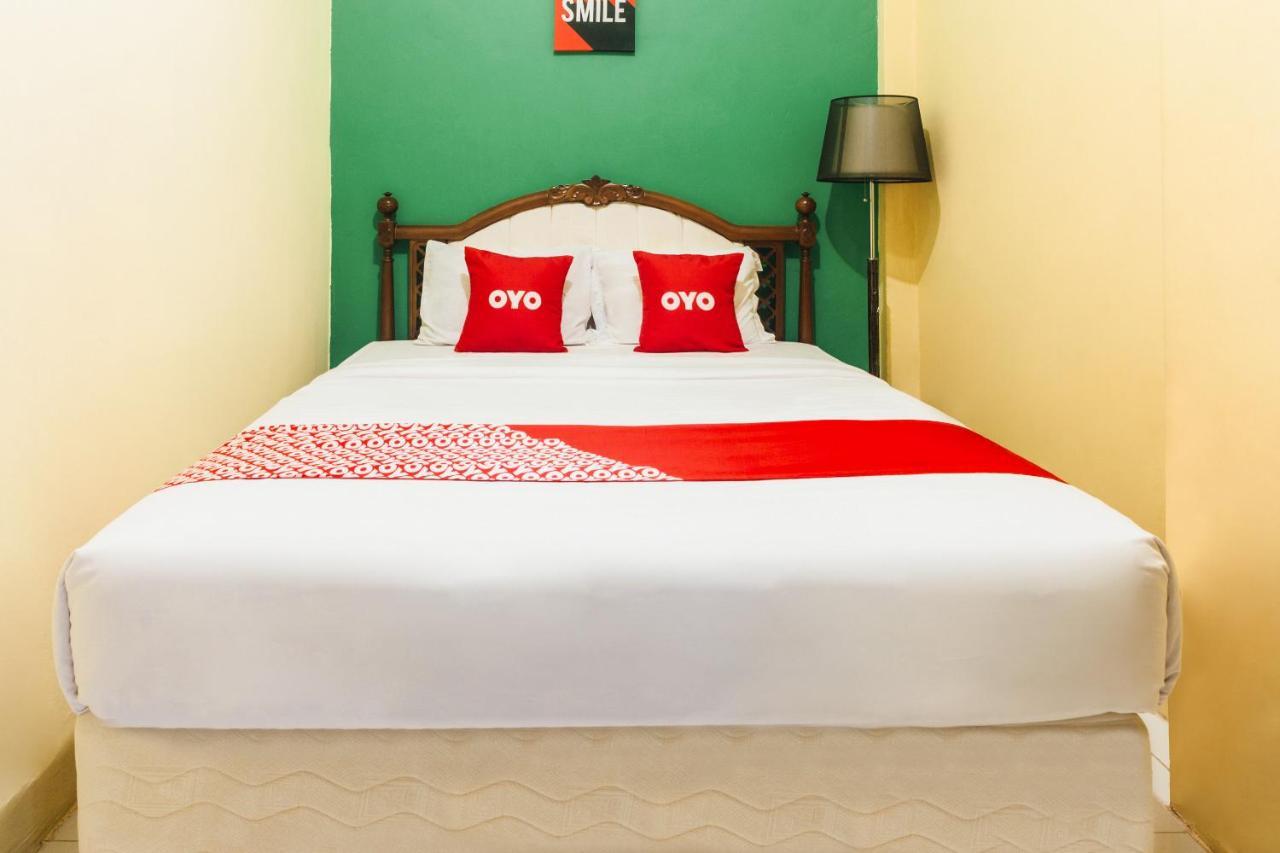 Oyo 2165 Alyah Guest House Syariah Ambon Exterior foto