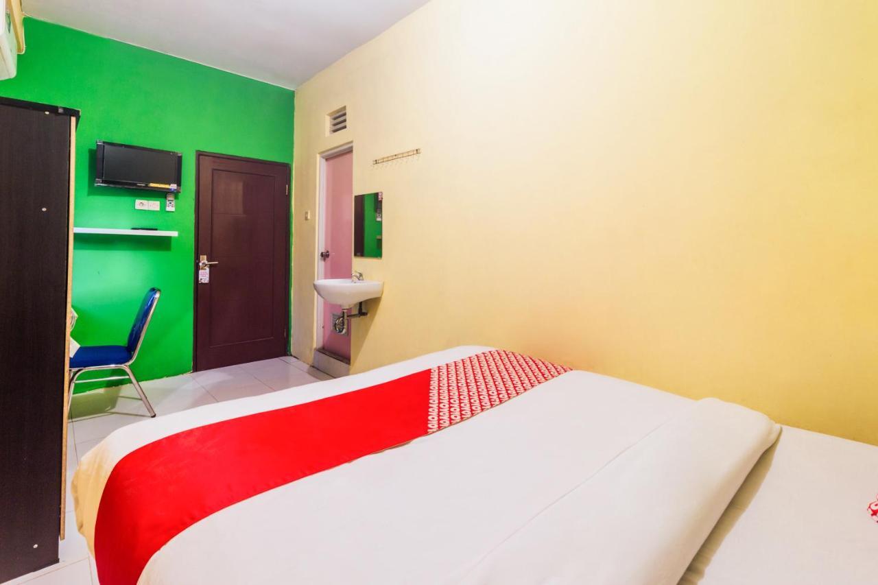 Oyo 2165 Alyah Guest House Syariah Ambon Exterior foto