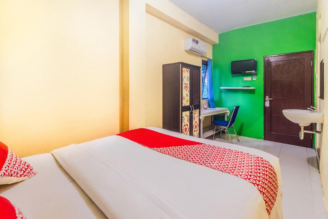 Oyo 2165 Alyah Guest House Syariah Ambon Exterior foto